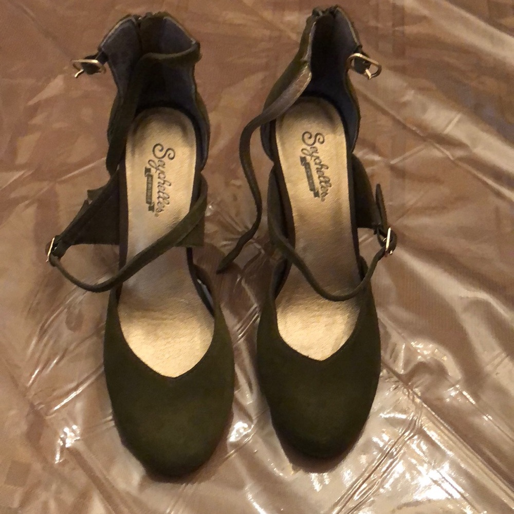 Brand new !! Suede heels!!